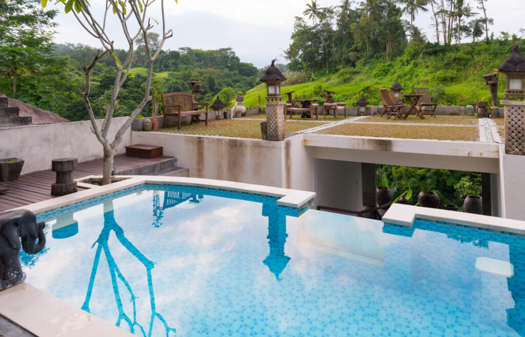 Swimming pool renovation contractors